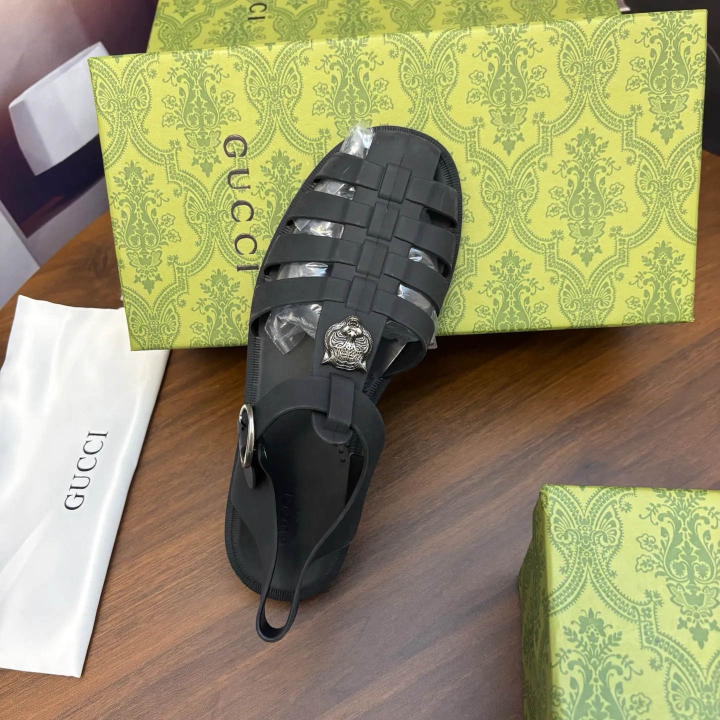 Men's shoes 260💰 [Gucci] Counter quality, top-quality original goods, real photos! Original TPU material, fine workmanship, comfortable; genuine 1:1 replica Size: 36 ~ 46